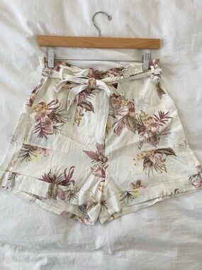 MINKPINK NWT Cream Floral High-Waist Tie Shorts